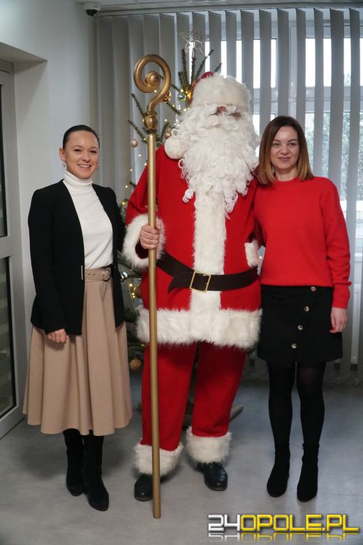 Święty Mikołaj odwiedził małych pacjentów Uniwersyteckiego Szpitala Klinicznego w Opolu