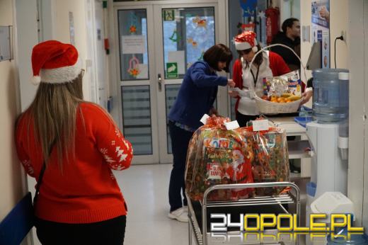 Święty Mikołaj odwiedził małych pacjentów Uniwersyteckiego Szpitala Klinicznego w Opolu