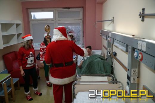 Święty Mikołaj odwiedził małych pacjentów Uniwersyteckiego Szpitala Klinicznego w Opolu