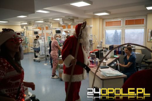Święty Mikołaj odwiedził małych pacjentów Uniwersyteckiego Szpitala Klinicznego w Opolu