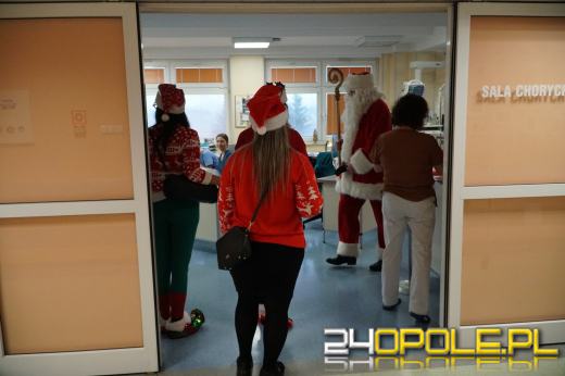 Święty Mikołaj odwiedził małych pacjentów Uniwersyteckiego Szpitala Klinicznego w Opolu