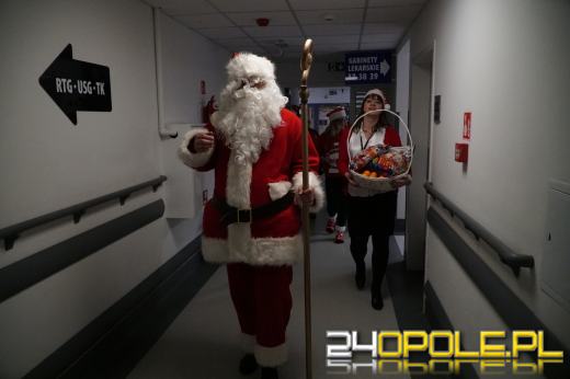 Święty Mikołaj odwiedził małych pacjentów Uniwersyteckiego Szpitala Klinicznego w Opolu
