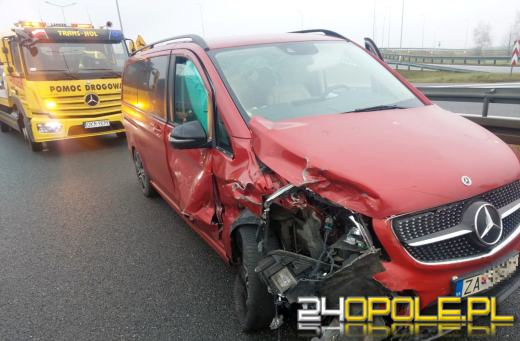 Zderzenie trzech pojazdów na A4 pod Dąbrówką Górną