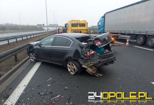 Zderzenie trzech pojazdów na A4 pod Dąbrówką Górną