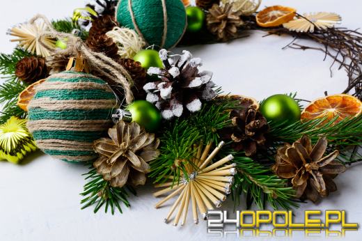 Jak wybrać stroiki świąteczne, które dopełnią świąteczną aranżację?