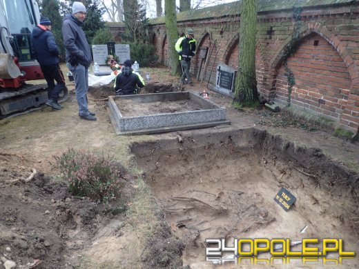 Ekshumacja żołnierzy niemieckich na cmentarzu w Tułach