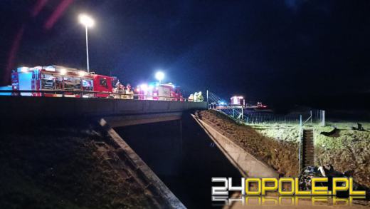 Wypadek na A4 - samochód spadł z wiaduktu