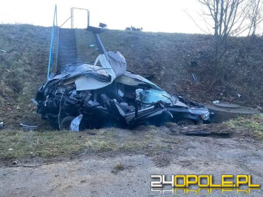 Wypadek na A4 - samochód spadł z wiaduktu