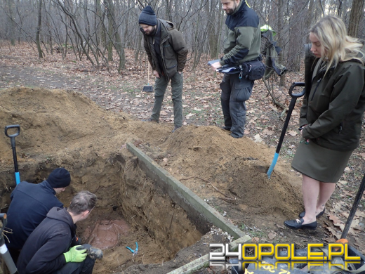 80-letnia Elisabeth i 90-letni Thomas zabici i pogrzebani w drewnianej szafie