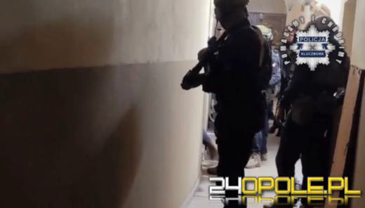 We dwóch napadli i okradli 71-latka. Dziś są już w rękach policji (WIDEO)