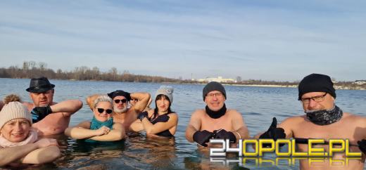 Opolskie morsy rozpoczęły Nowy Rok w lodowatej wodzie