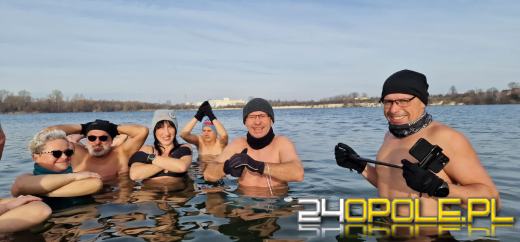 Opolskie morsy rozpoczęły Nowy Rok w lodowatej wodzie