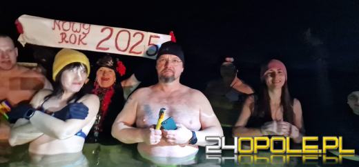 Opolskie morsy rozpoczęły Nowy Rok w lodowatej wodzie