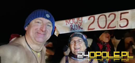 Opolskie morsy rozpoczęły Nowy Rok w lodowatej wodzie