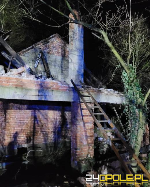 Poborszów: Mężczyzna przygnieciony przez elementy konstrukcyjne pustostanu