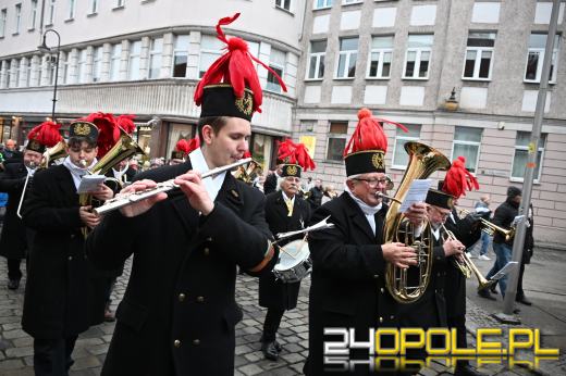 Tradycyjny Orszak Trzech Króli przeszedł ulicami Opola