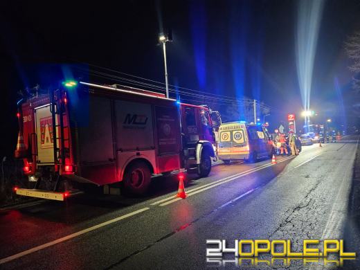 Zderzenie dwóch samochodów na DK45 w Jełowej