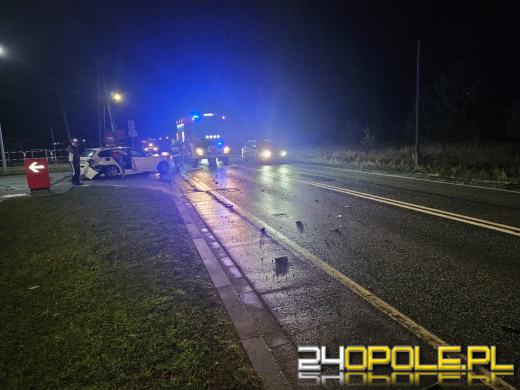 Zderzenie dwóch samochodów na DK45 w Jełowej