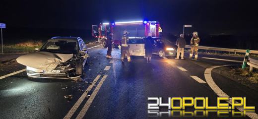 Zderzenie trzech samochodów osobowych i ciężarówki na obwodnicy Opola. Utrudnienia w ruchu