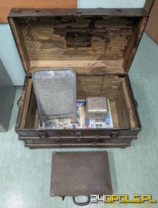 Policjanci zatrzymali sprawcę kradzieży zabytkowej skrzyni i nesesera z początku XX wieku