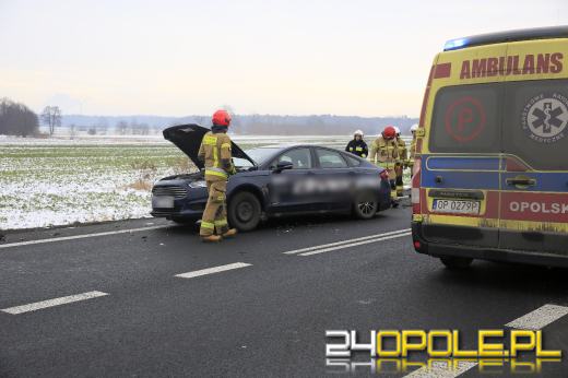 Opole: Osobówka zderzyła się z busem. Jedna osoba w szpitalu