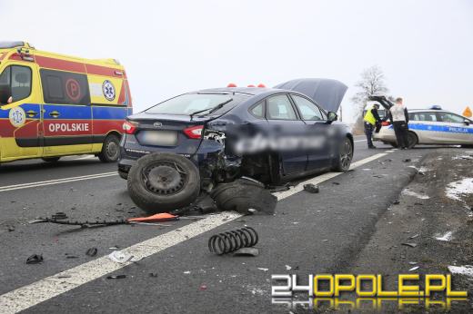 Opole: Osobówka zderzyła się z busem. Jedna osoba w szpitalu