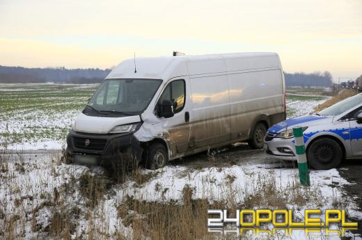 Opole: Osobówka zderzyła się z busem. Jedna osoba w szpitalu