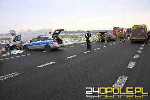 Opole: Osobówka zderzyła się z busem. Jedna osoba w szpitalu