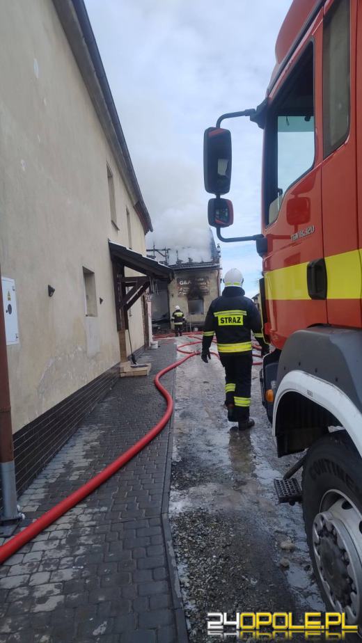 Pożar warsztatu samochodowego w Kolnowicach - spłonął budynek i wyposażenie
