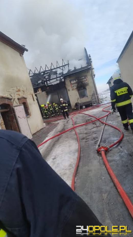 Pożar warsztatu samochodowego w Kolnowicach - spłonął budynek i wyposażenie