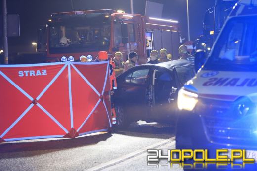 Wypadek na DK46: Nie żyje kierowca osobówki. Droga całkowicie zablokowana