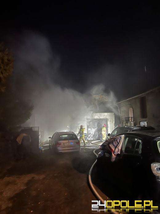 Pożar w Długomiłowicach: strażacy ugasili ogień w warsztacie i altanie