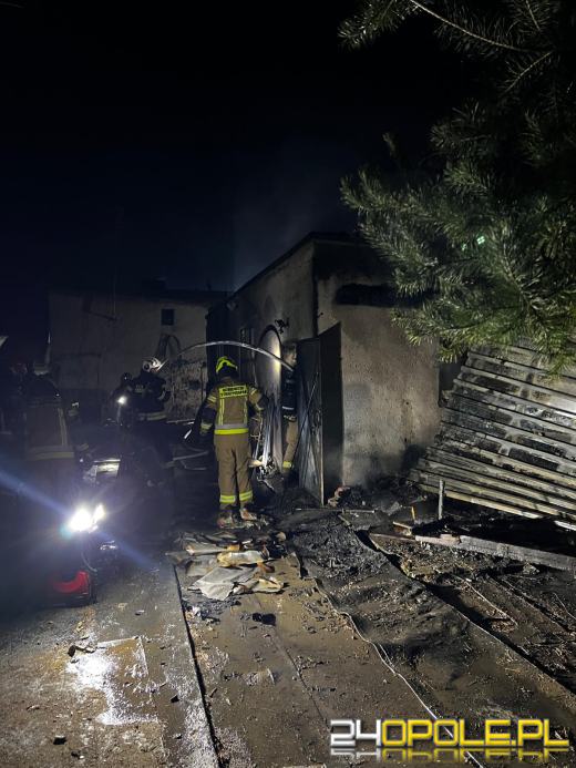 Pożar w Długomiłowicach: strażacy ugasili ogień w warsztacie i altanie