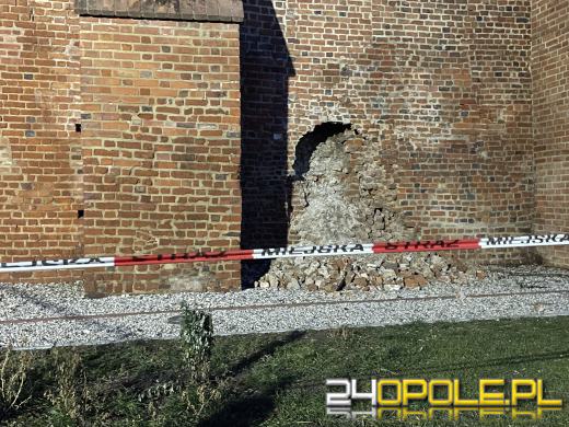 Osunięcie średniowiecznego muru obronnego w Opolu - potrzebna specjalistyczna ekspertyza