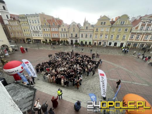 Opolscy maturzyści w akcji, czyli poloneza czas zacząć!