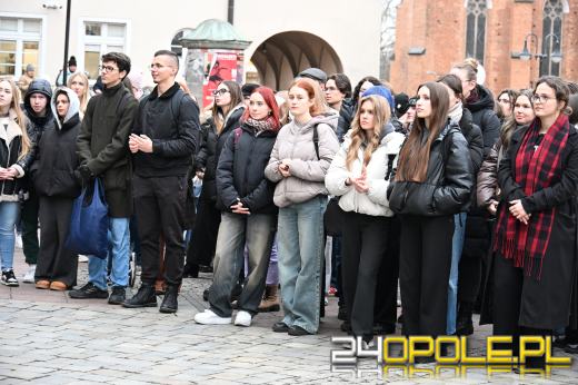 Opolscy maturzyści w akcji, czyli poloneza czas zacząć!