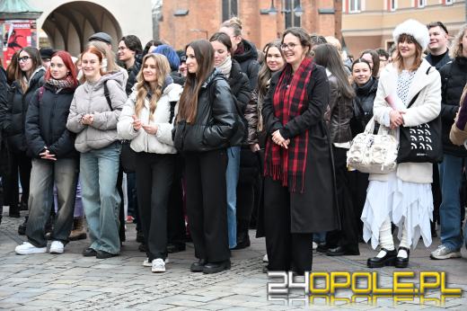 Opolscy maturzyści w akcji, czyli poloneza czas zacząć!