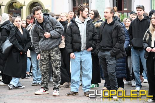 Opolscy maturzyści w akcji, czyli poloneza czas zacząć!