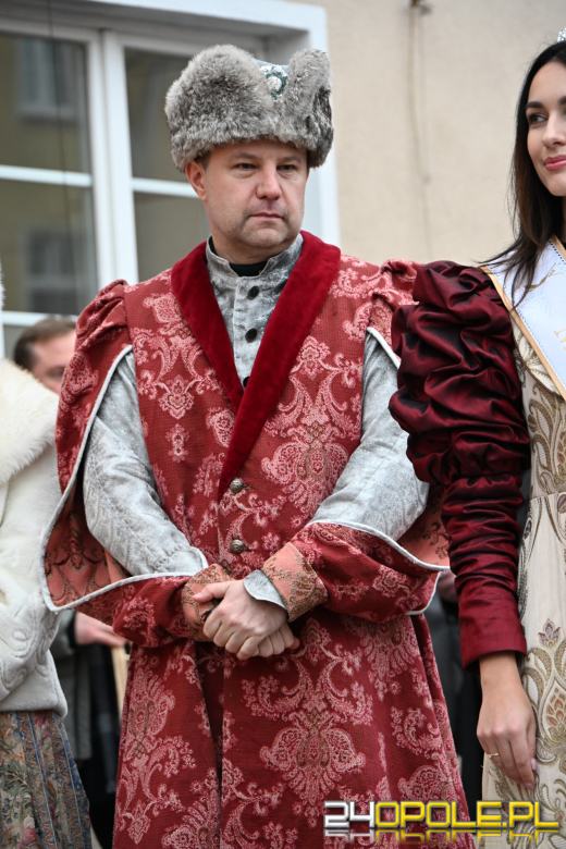 Opolscy maturzyści w akcji, czyli poloneza czas zacząć!