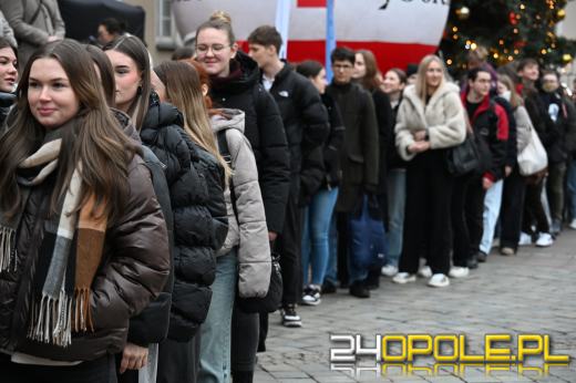 Opolscy maturzyści w akcji, czyli poloneza czas zacząć!