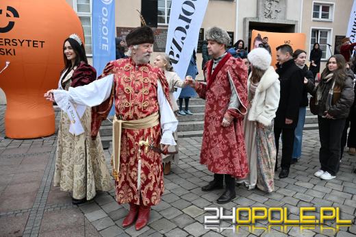 Opolscy maturzyści w akcji, czyli poloneza czas zacząć!