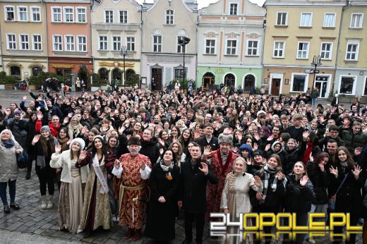 Opolscy maturzyści w akcji, czyli poloneza czas zacząć!