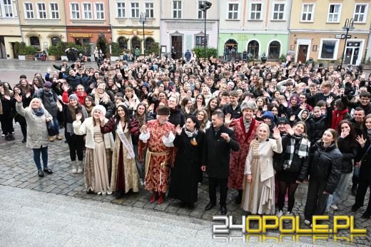 Opolscy maturzyści w akcji, czyli poloneza czas zacząć!