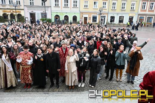 Opolscy maturzyści w akcji, czyli poloneza czas zacząć!