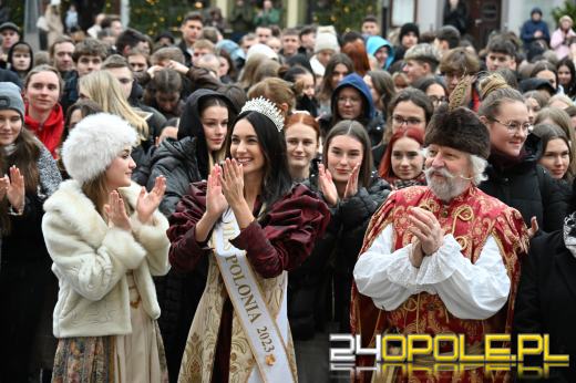 Opolscy maturzyści w akcji, czyli poloneza czas zacząć!