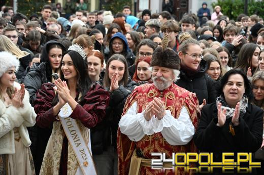 Opolscy maturzyści w akcji, czyli poloneza czas zacząć!