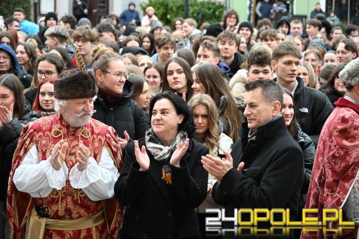 Opolscy maturzyści w akcji, czyli poloneza czas zacząć!