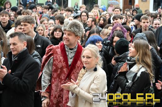 Opolscy maturzyści w akcji, czyli poloneza czas zacząć!