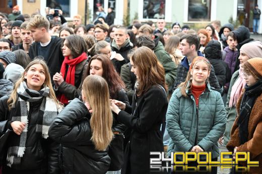 Opolscy maturzyści w akcji, czyli poloneza czas zacząć!