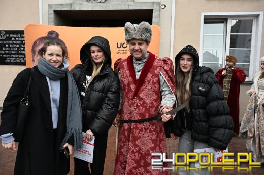 Opolscy maturzyści w akcji, czyli poloneza czas zacząć!